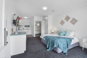 1 habitación, tabla de planchar con plancha, wifi y ropa de cama 