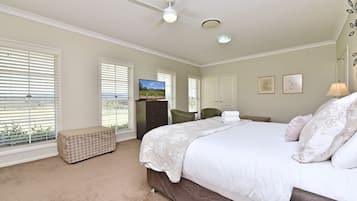 6 bedrooms, iron/ironing board, WiFi