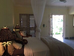 3 habitaciones, escritorio, tabla de planchar con plancha y wifi gratis 