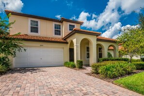 Exterior - Executive 5 Bed 4.5 Bath Vacation Home W/ Pool, Spa Near Disney  (Kissimmee)