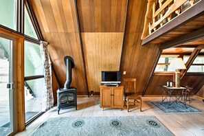 Interior - Serene Washington Escape w/ Deck & Mountain Views! (Packwood)