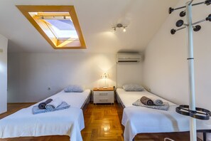 2 Schlafzimmer, Schreibtisch, Reisekinderbett, kostenloses WLAN