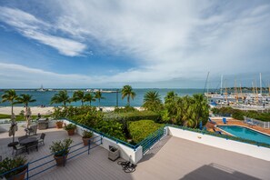Outdoor dining - Sunset Dalite at The Truman Annex in Key West (Key West)