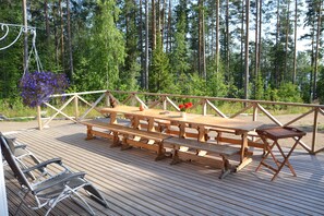 Outdoor dining - Holiday Villa Tuomarniemi by the lake (Outokumpu)
