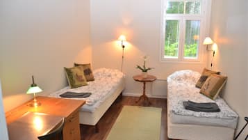 4 bedrooms, iron/ironing board, free WiFi