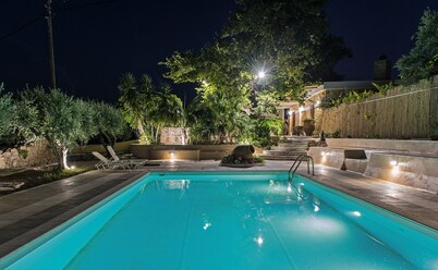  Traditional Wood-Stone Villa With A Pool In Crete