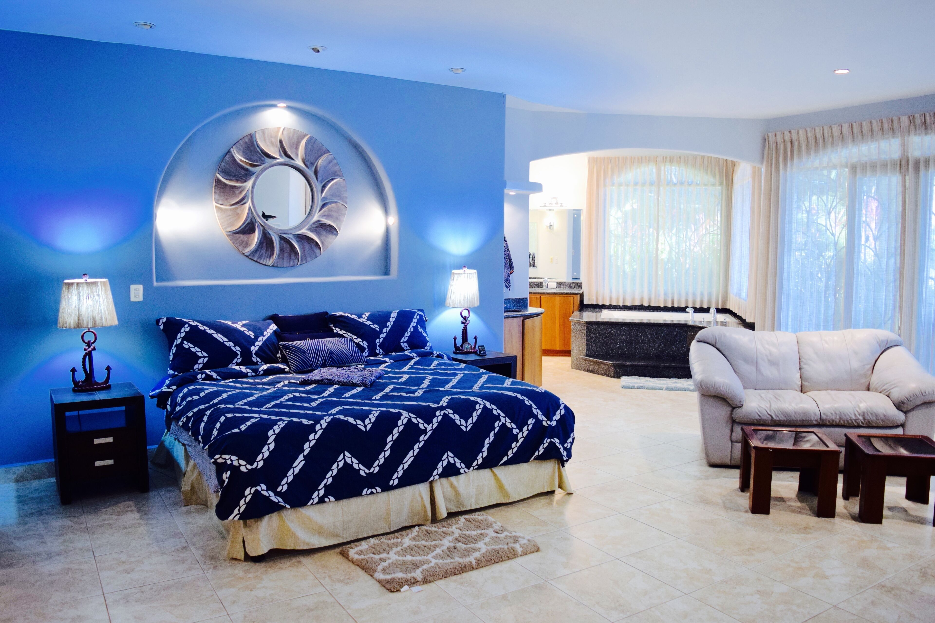 6 habitaciones, tabla de planchar con plancha y wifi gratis 