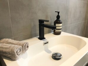 Haartrockner, Handtücher