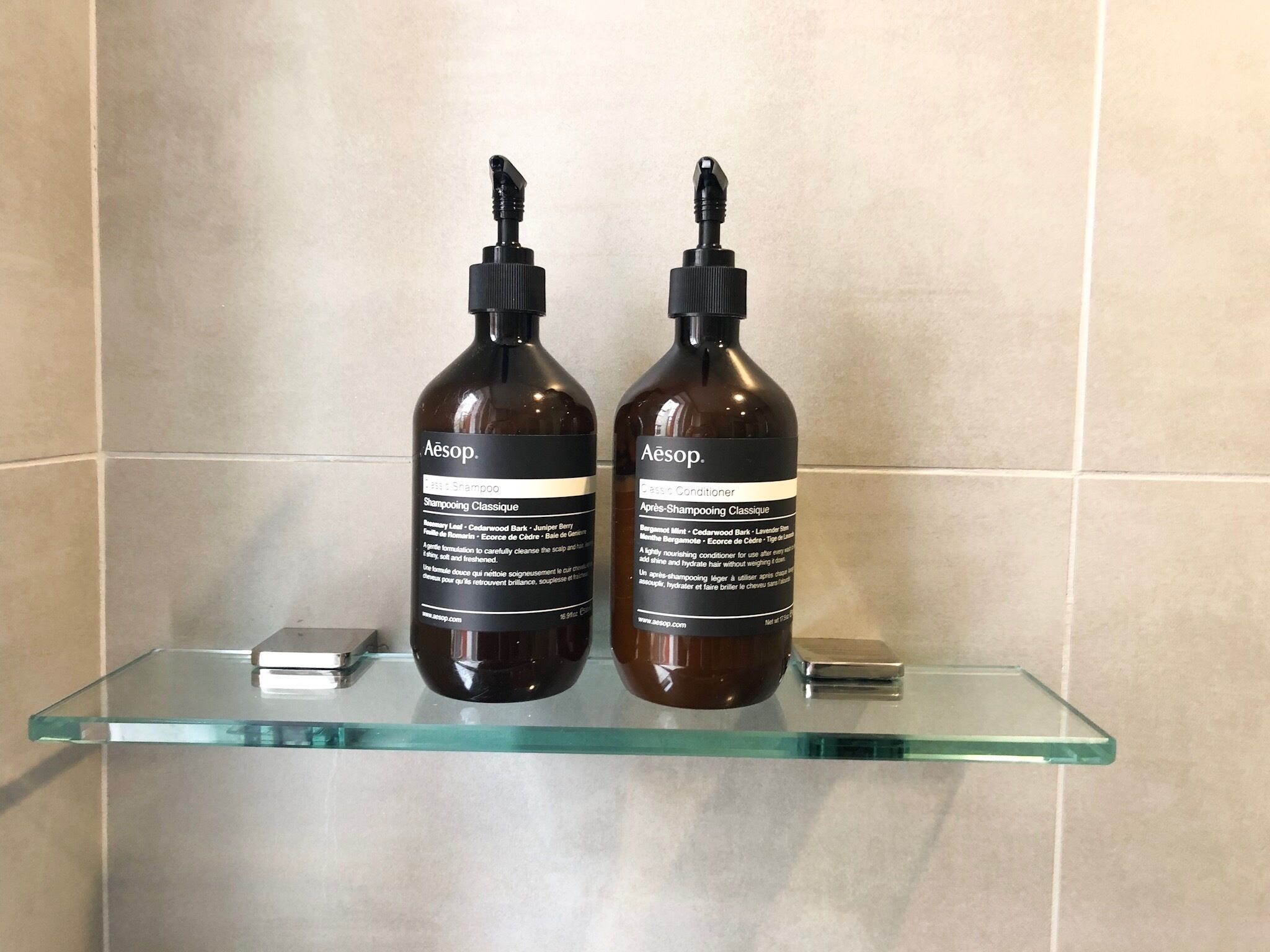 Hårføner og håndklær