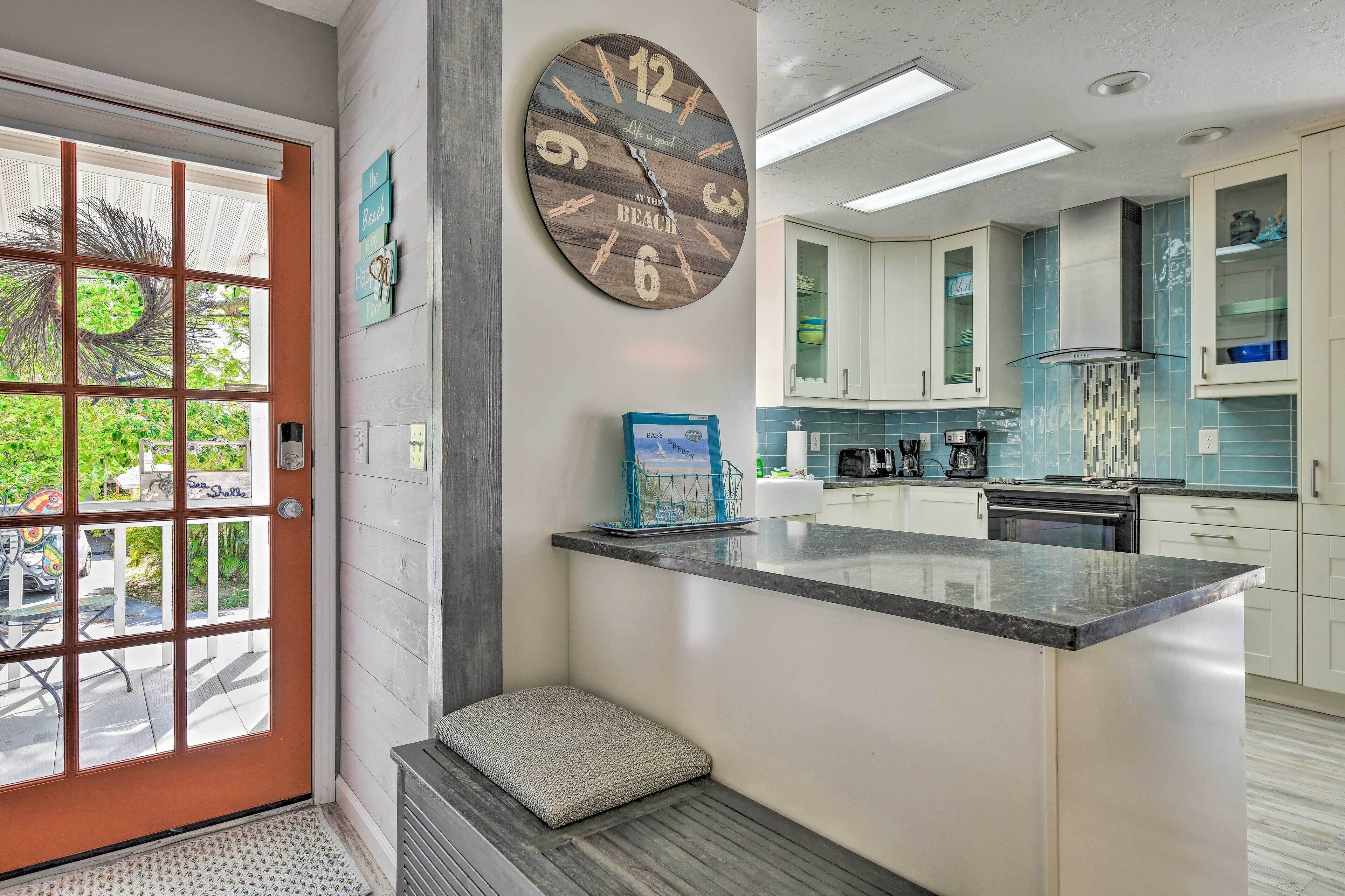 Kühlschrank, Mikrowelle, Herdplatte, Geschirrspüler