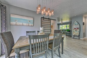 Dining - Canal-front Gem w/ Pool & Hot Tub in Anna Maria (Anna Maria)
