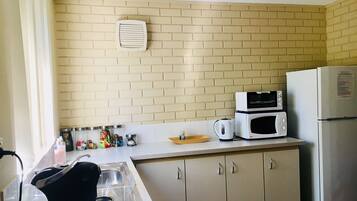 Full-sized fridge, microwave, coffee/tea maker, electric kettle