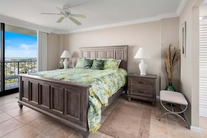 2 bedrooms, iron/ironing board, free WiFi, bed sheets - Beachfront 2BR/2BA condo with pool, Wi-Fi, and beach access. (Marco Island)