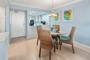 Dining - Beachfront 2BR/2BA condo with pool, Wi-Fi, and beach access. (Marco Island)