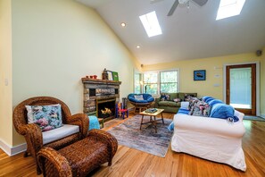 TV, fireplace, DVD player