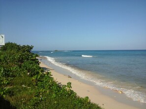 Sun loungers, beach towels - Relax In Sunny Jamaica one of the best and safe home to rent. (St. Bran's Burg)