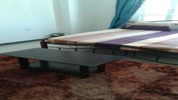1 quarto, escrivaninha, ferros/tábuas de passar roupa, Wi-Fi de cortesia