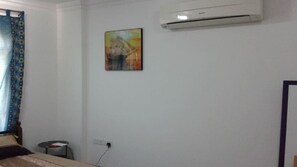 1 sovrum, skrivbord, strykjärn/strykbräda och gratis wi-fi