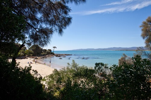 Pearl Hawley Beach | Bright Modern Beach House  | Perfect for Families + Friends