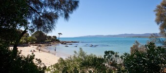 Pearl Hawley Beach | Bright Modern Beach House  | Perfect for Families + Friends