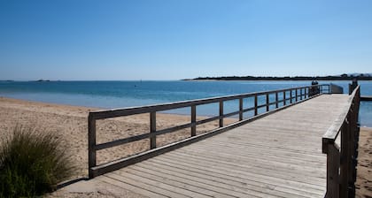 Pearl Hawley Beach | Bright Modern Beach House  | Perfect for Families + Friends