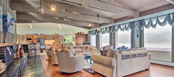 Waterfront Home w / Deck 5 min keskustaan Juneau!