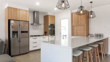 KylskÄp, mikrovÄgsugn, ugn och spishÀll