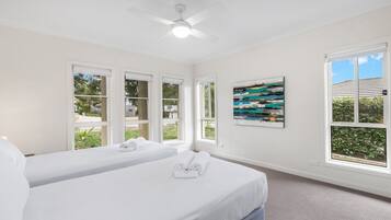 5 bedrooms, free WiFi, bed sheets