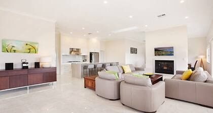 AMBER LAKES - THE VINTAGE HOLIDAY HOUSES