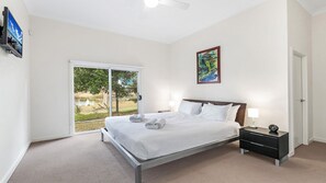 5 bedrooms, free WiFi, bed sheets