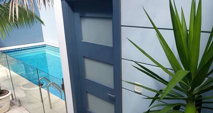 1 BR BEACHSIDE RETREAT WITH LAP POOL - close to Coogee Beach
