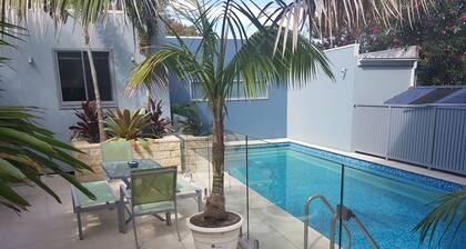 1 BR BEACHSIDE RETREAT WITH LAP POOL - close to Coogee Beach