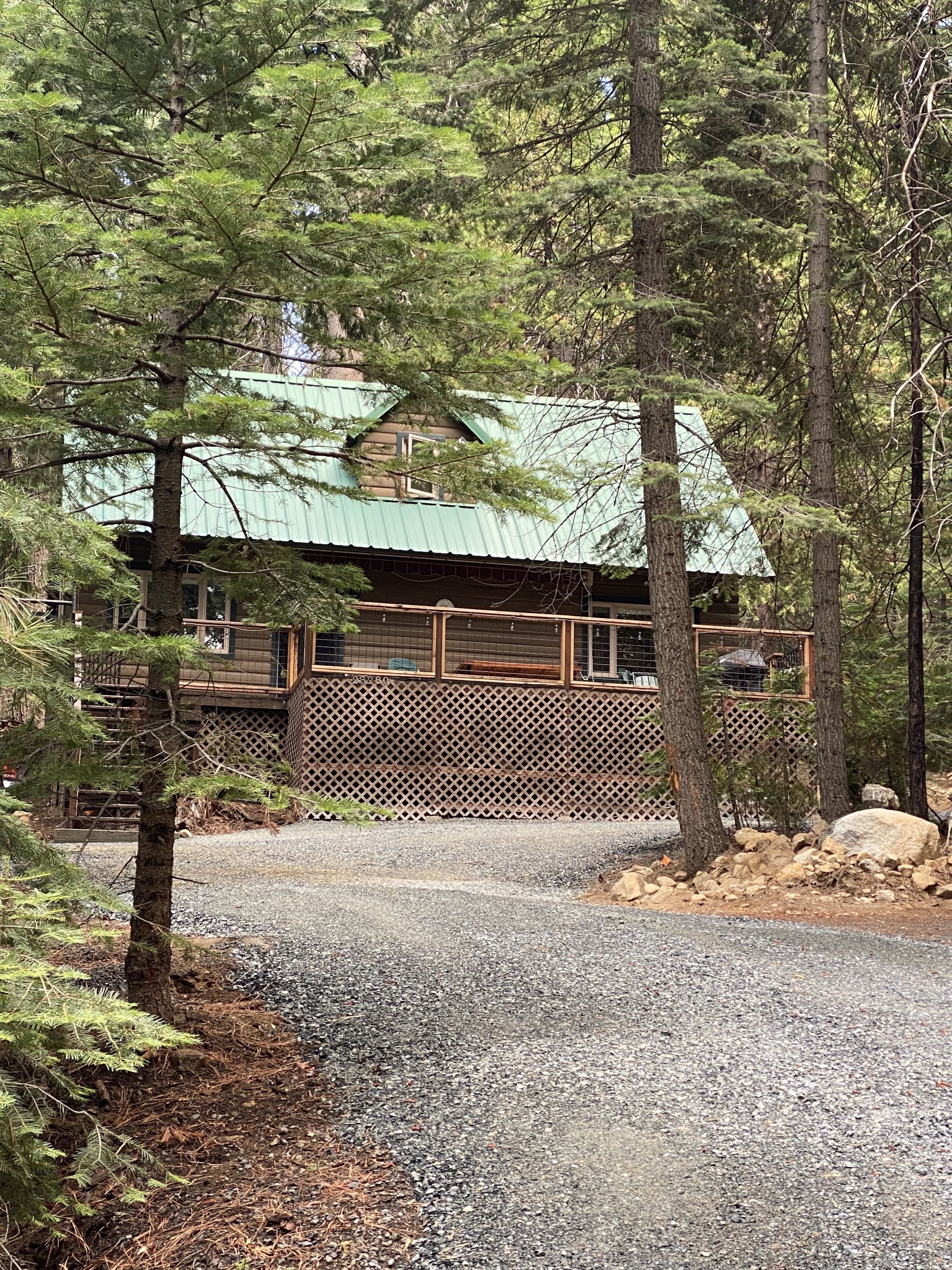 Serene Strawberry Mountain Cabin - minutes to Pinecrest and Dodge Ridge