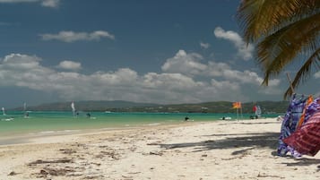 Una spiaggia nelle vicinanze