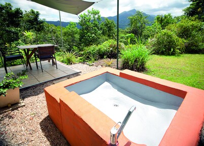 Wompoo Eco Retreat - Rambutan Bungalow with views