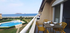 Outdoor dining - Argonavis 326 Apartment to rent in L'Estartit Costa Brava with front view to the sea (Estartit)