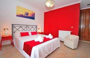 4 bedrooms, iron/ironing board, free WiFi, bed sheets