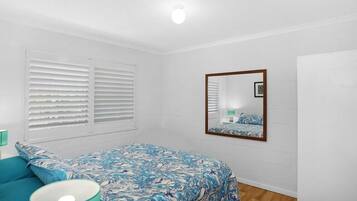 2 bedrooms, desk, free WiFi, bed sheets