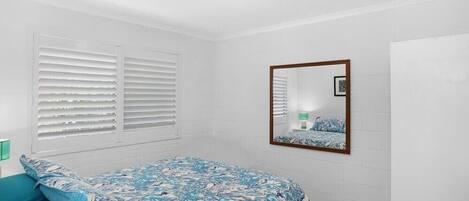 2 bedrooms, desk, free WiFi, bed sheets