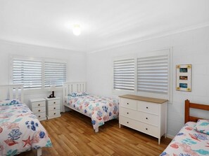 2 bedrooms, desk, free WiFi, bed sheets - Skippers Watch Wooli (Wooli)