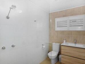 Shower, hair dryer, towels - Skippers Watch Wooli (Wooli)