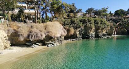 Beautiful house with sea view 2 steps from the sandy beach of Agia Pelagia