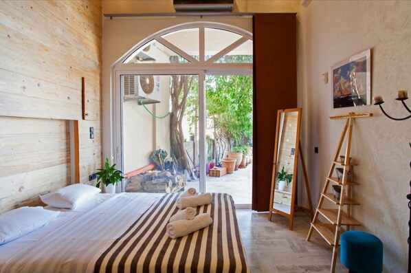 2 chambres, coffre-fort, fer et planche à repasser