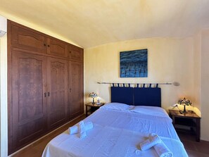 3 bedrooms, iron/ironing board