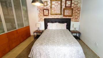 1 bedroom, internet, bed sheets