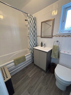 花灑/浴缸組合、免費梳洗用品、風筒、提供毛巾