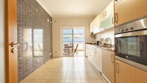 Unclassified image, 3 of 37, button - A04 - Large Modern 1 bed Apartment with Pool (Lagos)