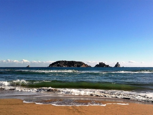 Casa Ana. Täyskäsi Alpeilla, 15 min rannat Costa Brava