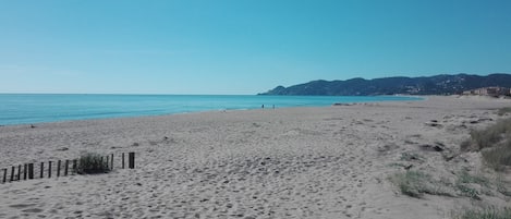 靠近海滩