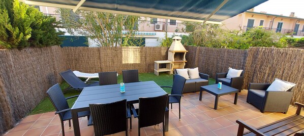 Outdoor dining - Attached House in Spain,Villa Mas Pinell 7 (Torroella de Montgrí)